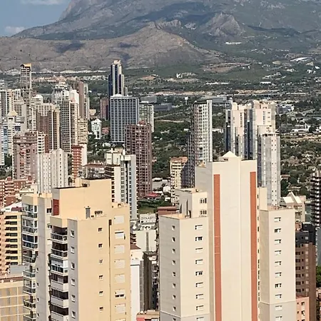 з чудовим видом,600 м леванте венідорм Apartment *